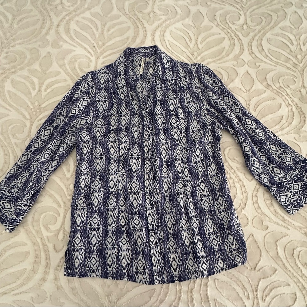 Grand and Greene blue and white print button front blouse. Long sleeves.XL